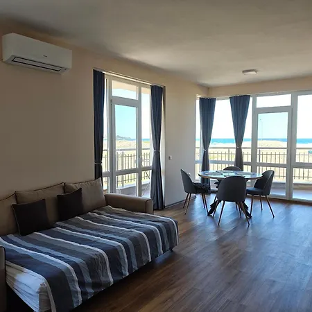 Seahome Beachfront Sea View Terrace Quiet Parking Apartman *